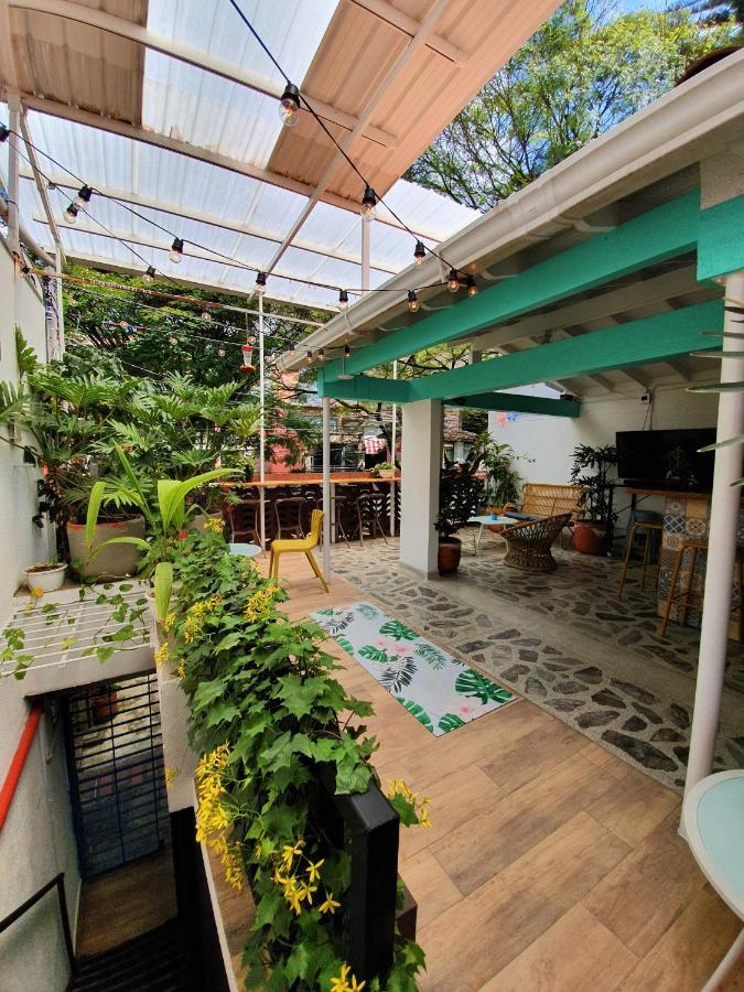 La Playa Hostel & Rooftop Меделин Екстериор снимка