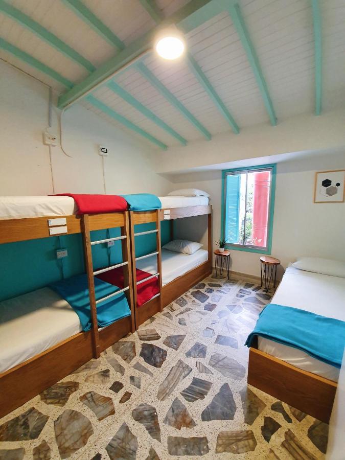 La Playa Hostel & Rooftop Меделин Екстериор снимка