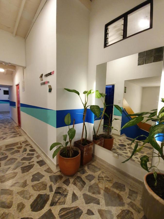 La Playa Hostel & Rooftop Меделин Екстериор снимка