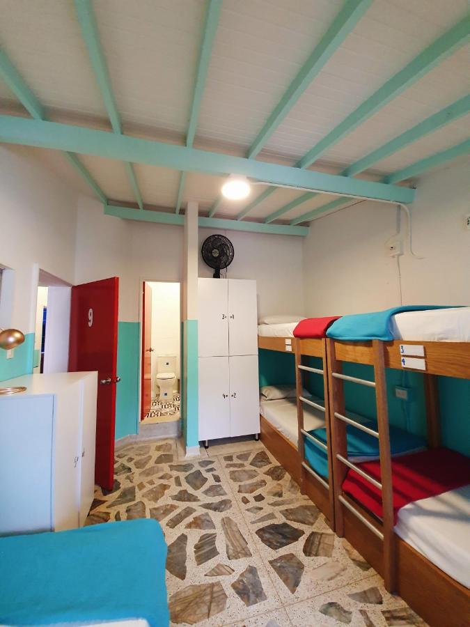 La Playa Hostel & Rooftop Меделин Екстериор снимка
