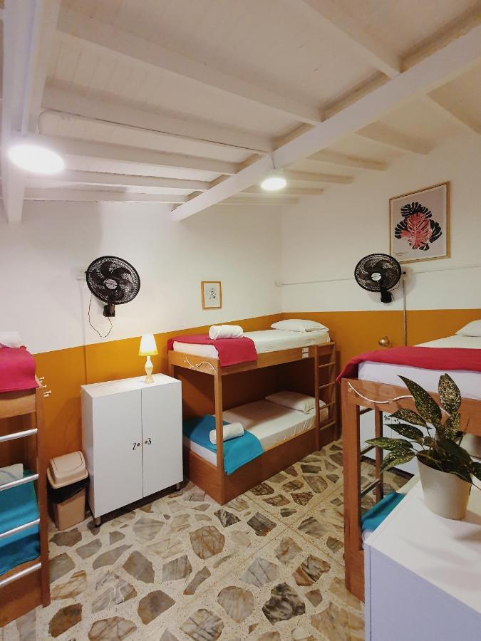 La Playa Hostel & Rooftop Меделин Екстериор снимка