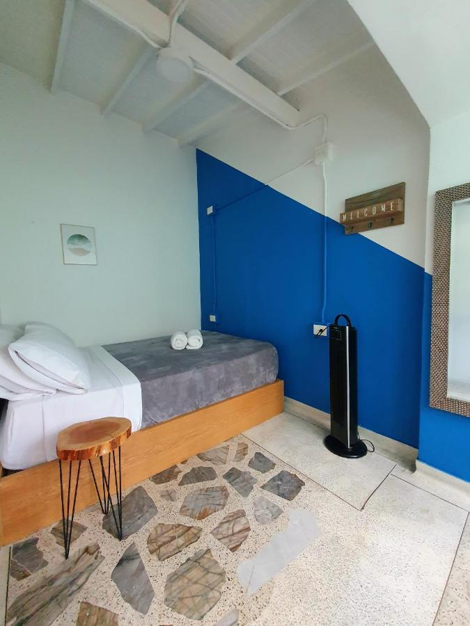 La Playa Hostel & Rooftop Меделин Екстериор снимка